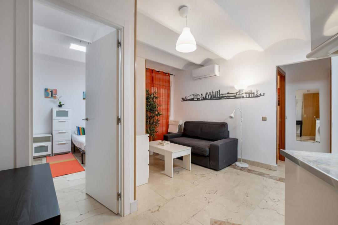 2 Bedroom 1 Bathroom Furnished - Sol - Cozy Vintage - Mintystay Madrid Kültér fotó