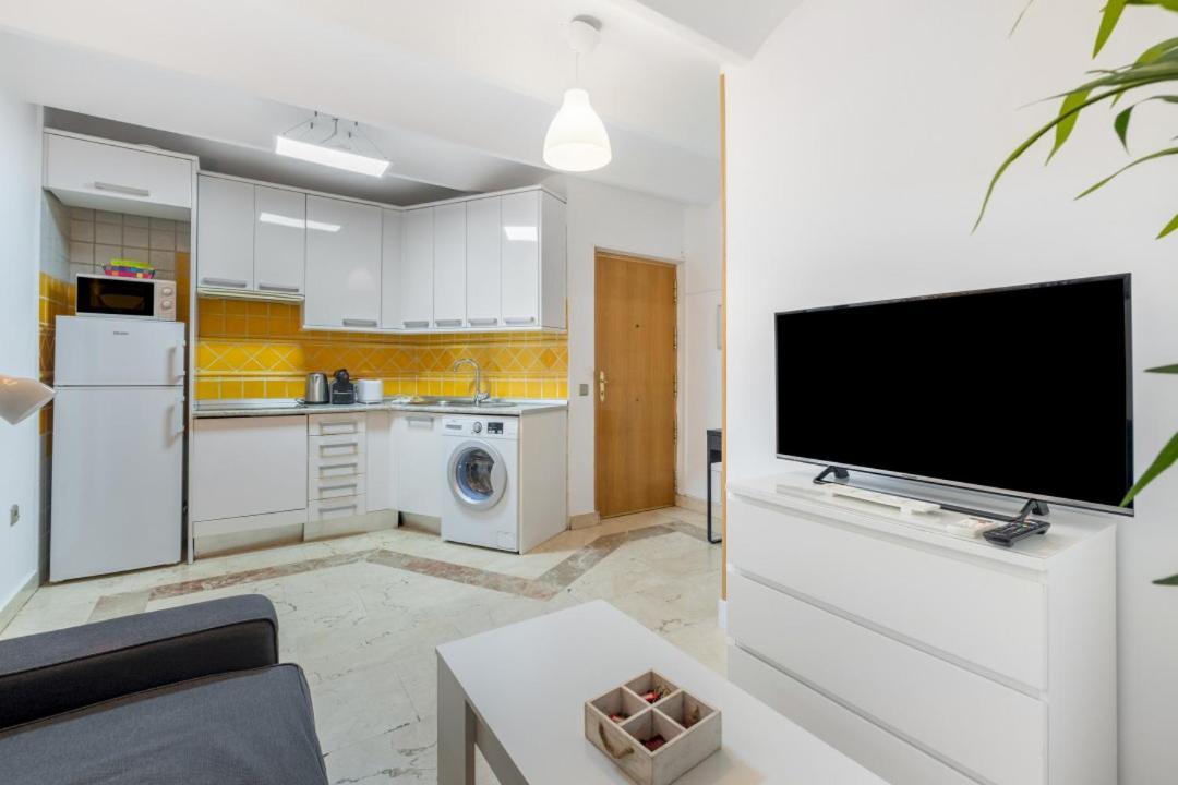 2 Bedroom 1 Bathroom Furnished - Sol - Cozy Vintage - Mintystay Madrid Kültér fotó