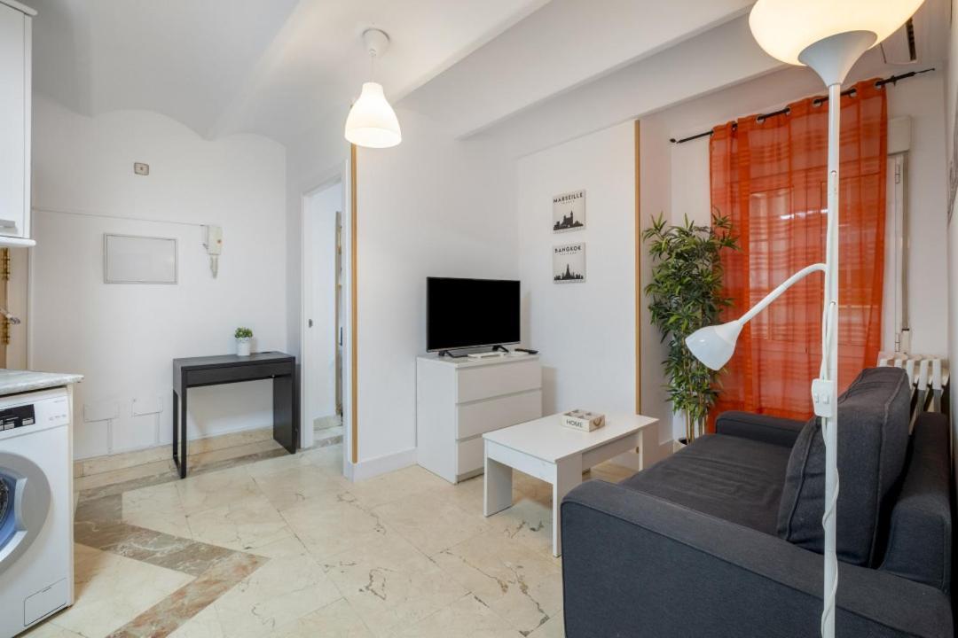 2 Bedroom 1 Bathroom Furnished - Sol - Cozy Vintage - Mintystay Madrid Kültér fotó