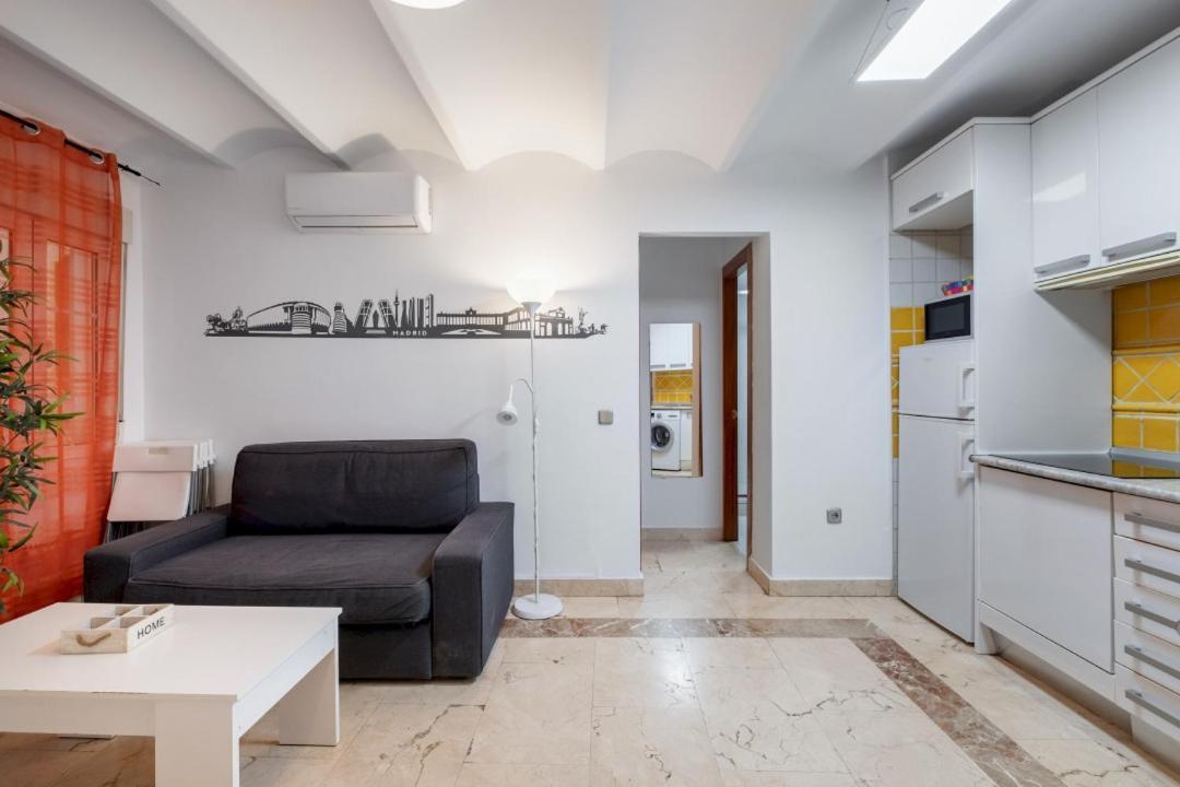 2 Bedroom 1 Bathroom Furnished - Sol - Cozy Vintage - Mintystay Madrid Kültér fotó