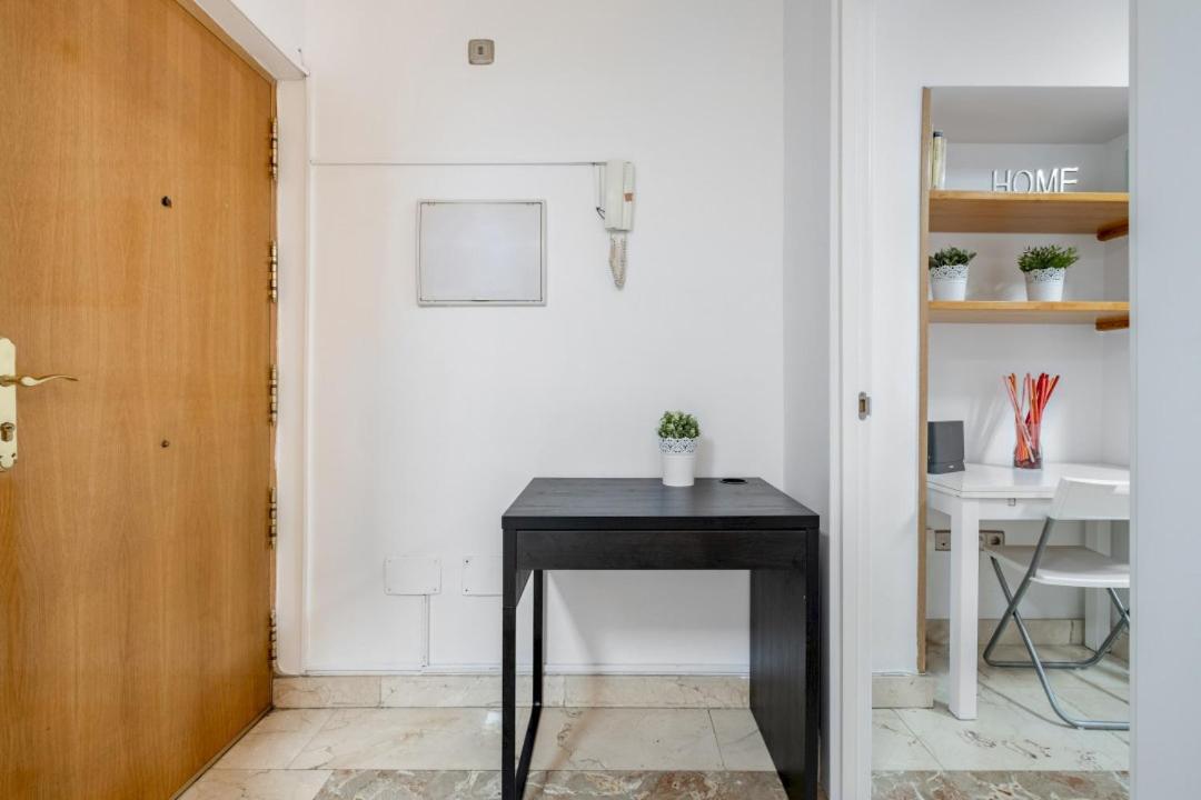 2 Bedroom 1 Bathroom Furnished - Sol - Cozy Vintage - Mintystay Madrid Kültér fotó