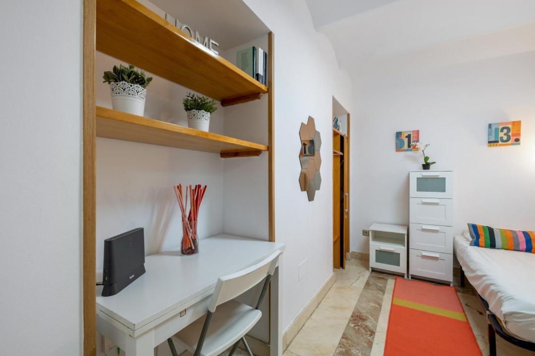 2 Bedroom 1 Bathroom Furnished - Sol - Cozy Vintage - Mintystay Madrid Kültér fotó