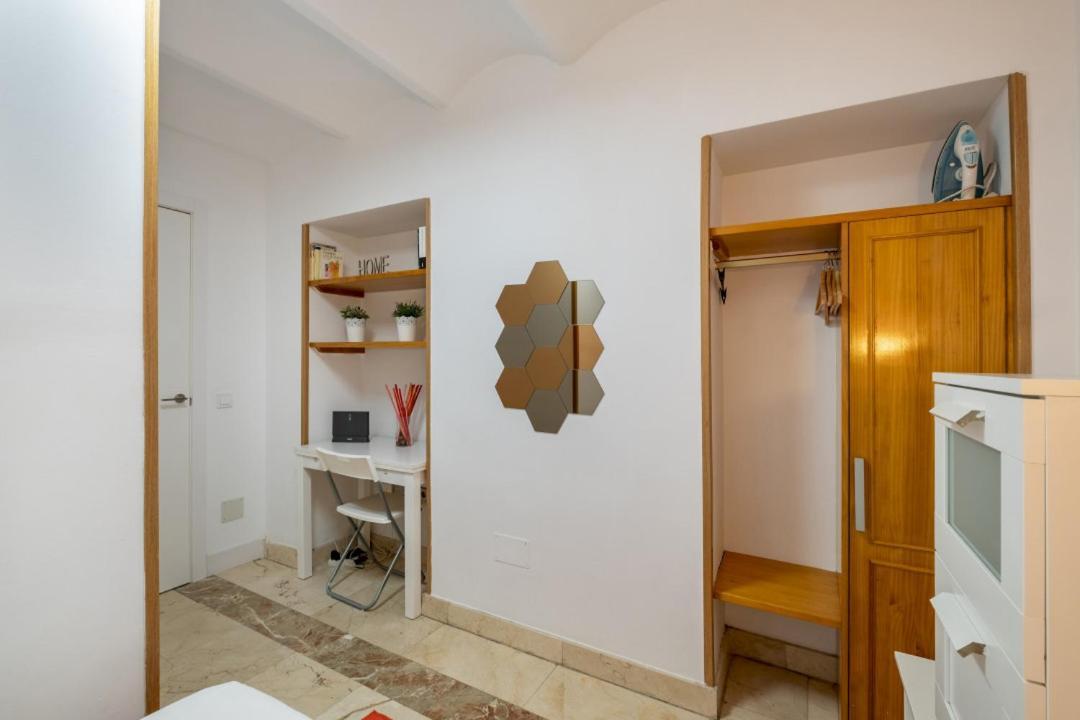 2 Bedroom 1 Bathroom Furnished - Sol - Cozy Vintage - Mintystay Madrid Kültér fotó